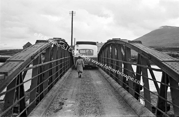 BUS SCENE BRIDGE